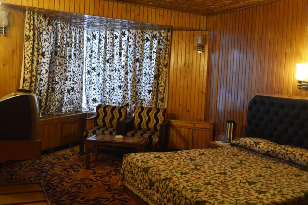 Hotel Hilltop Gulmarg JAMMU AND KASHMIR Екстериор снимка