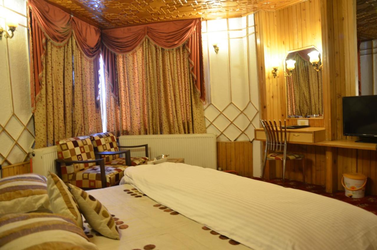 Hotel Hilltop Gulmarg JAMMU AND KASHMIR Екстериор снимка
