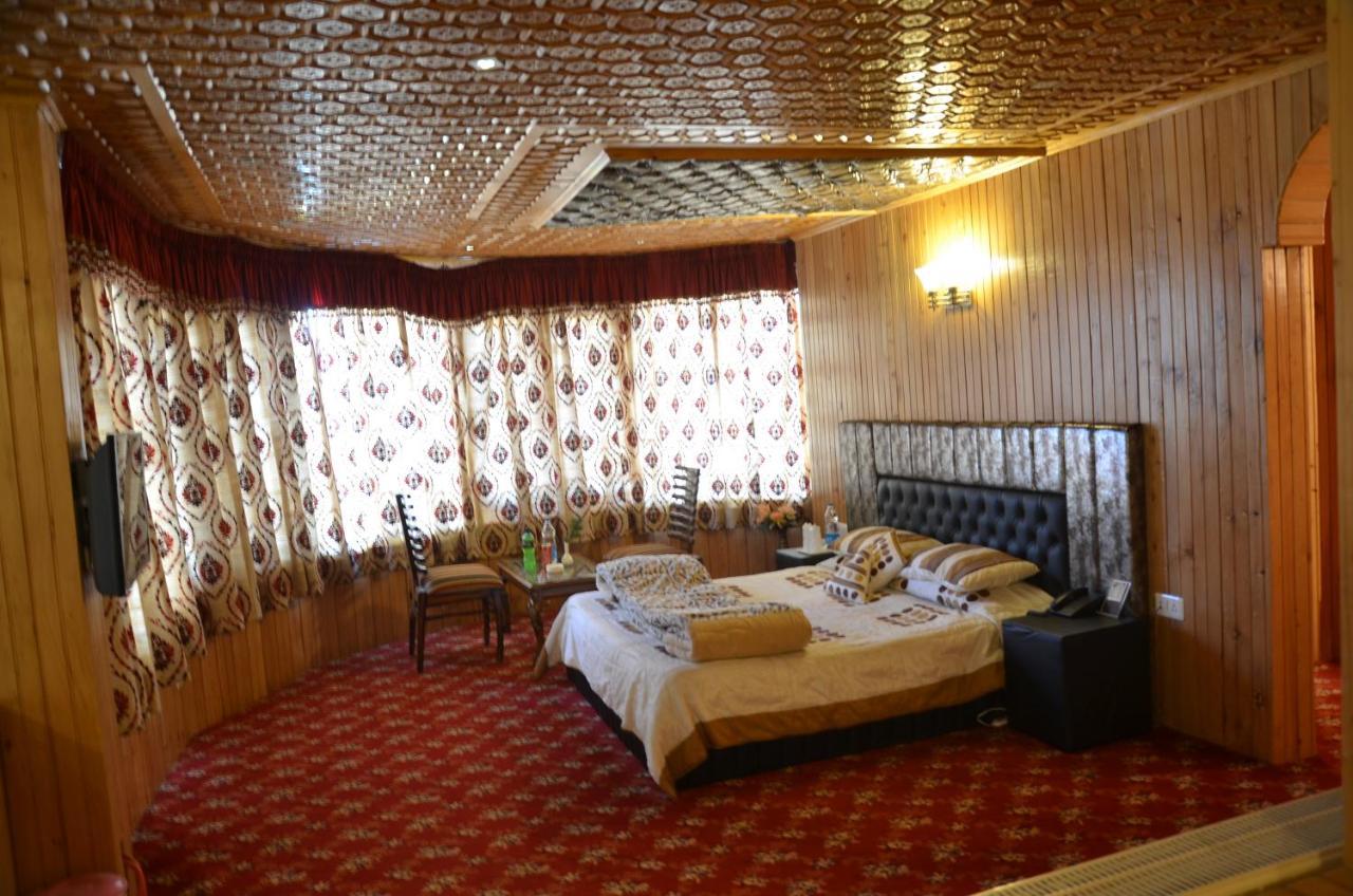 Hotel Hilltop Gulmarg JAMMU AND KASHMIR Екстериор снимка