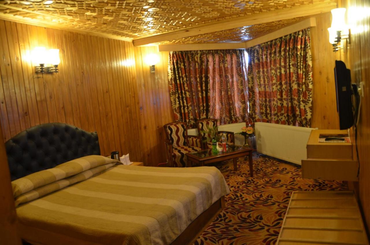 Hotel Hilltop Gulmarg JAMMU AND KASHMIR Екстериор снимка