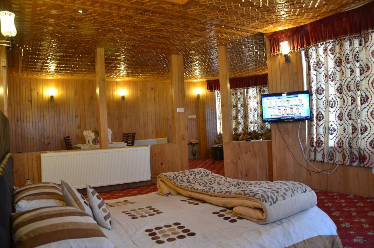 Hotel Hilltop Gulmarg JAMMU AND KASHMIR Екстериор снимка